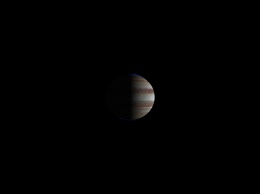 Зонд Juno выяснил, что порождает загадочные вспышки на полюсах Юпитера