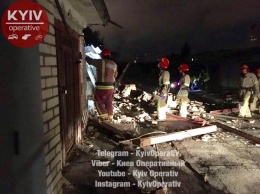 В Киеве обрушились три гаража