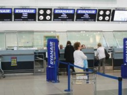 Ryanair собирается забрать у пассажира одну из двух сумок