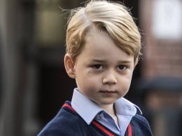Принц Джордж пошел в школу: умилительные фото и видео первого дня