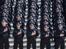 Полиция оттеснила активистов от Верховной Рады, но они вернулись