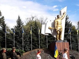 Бойцы Нацгвардии почтили ветеранов в Славянске