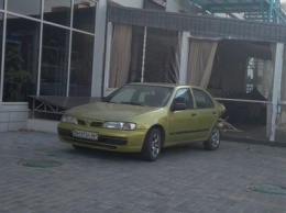В Одессе дрифтеры разкурочили летнее кафе и разбили чужую машину (ФОТО)