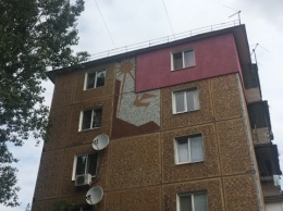 Владелец квартиры испортил на фасаде запорожской многоэтажке мозаику прошлого века
