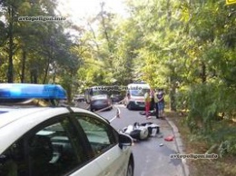 Смертельная авария в Киеве: от удара о столб с мотоциклиста слетел шлем