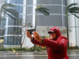 «Ирма» затопила Майами, полиция призывает не стрелять в ураган