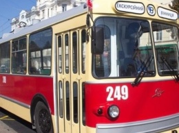 В Виннице представили экскурсионный ретро-троллейбус ЗиУ-5