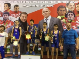 Сборная Крыма завоевала 7 медалей в первенстве ЮФО по вольной борьбе среди юношей до 16 лет
