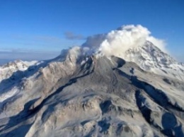 Вулкан на Камчатке выбросил столб пепла высотой девять километров