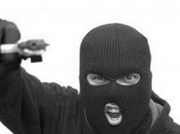 С двумя пистолетами и дерзок: в центре Луганска произошло разбойное ограбление