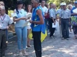 Спортсмен пришел на награждение в «ЛНР» с украинским флагом (ФОТО)