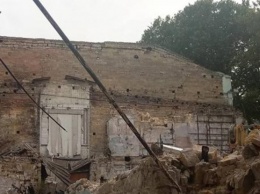 В центре Одессы обрушилась часть жилого дома (фото)