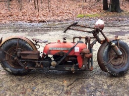 Как из деталей старого трактора умелец построил стильный мотоцикл