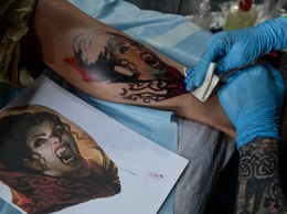 Ученые нашли намеки на токсичность и канцерогенность татуировок