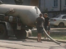 В Николаеве поймали водителя сливавшего нечистоты в городскую канализацию