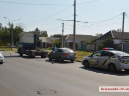 В Николаеве седельный тягач задел легковушку и попытался скрыться