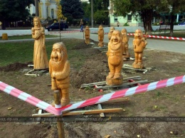 В Детском парке Павлограда появились Белоснежка и семь гномов (ФОТОФАКТ)