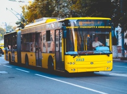 Из-за прорыва трубы в Киеве изменилась работа троллейбусов