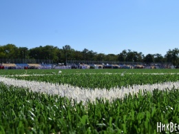 Стадион в Парке Победы открыли масштабным парадом спортивных школ