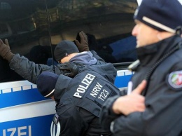 В Германии полицейские обнаружили в фуре более 50 мигрантов
