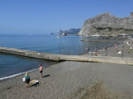 Крым: Пляжи переполнены «бархатными» туристами. ФОТО