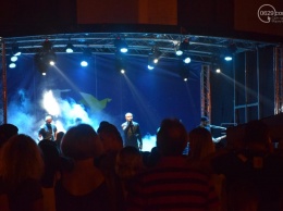 В Мариуполе группа "СКАЙ" зажгла Театральную площадь (ФОТО+ВИДЕО)