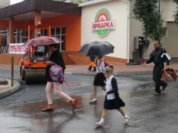 Асфальтное покрытие в Мариуполе разрешили восстанавливать под дождем (ФОТО)