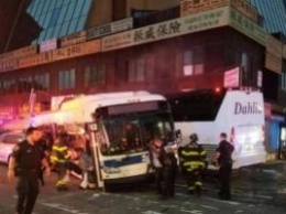 В США столкнулись два автобуса: 3 человека погибли, 16 получили ранения