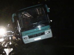 Автобус с польскими туристами провалился в яму на Прикарпатье