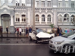 В Киеве автоледи на Аudi протаранила Merсedes, есть раненые