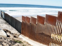 Калифорния судится с Трампом из-за стены на границе с Мексикой