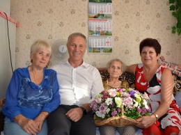 Замечательную херсонку, ветерана ВОВ поздравили с 95-летием