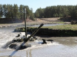Российские военные утопили танк на учениях в Беларуси