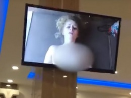На катке в Петербурге при детях показывали порно (Видео)