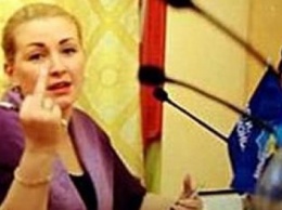 Любовь одесского депутата к конструкциям из пальцев высмеяли в соцсетях (ФОТО)