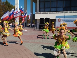 Крым отмечает день флага и герба танцами, спортивными состязаниями и выставками