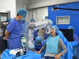 Робот-стоматолог в Китае имплантировал человеку зубы