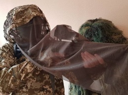 Опубликованы фото нового маскировочного костюма для украинских снайперов