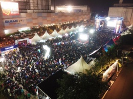 Тысячи индонезийцев пришли посмотреть гонку MotoGP в Караванге