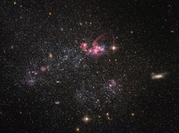 Астрономы нашли "двойника" первых галактик Вселенной в созвездии Рыси