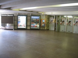 В аварийном входе на станции метро "Тетральная" монтируют торговую точку площадью 100 кв. м