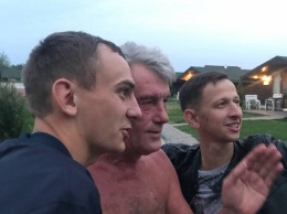 Полуголого Виктора Ющенко засняли в бане под Киевом