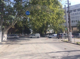 Возле Госсовета Крыма «Хьюндай» сбил двух пешеходов: один в тяжелом состоянии