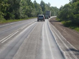 В Украине назвали сумму убытков от езды по дорогам перегруженных грузовиков