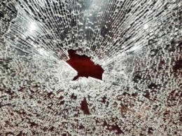 Черниговские хулиганы разбили окно в движущемся троллейбусе