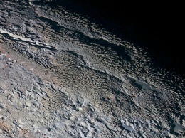 Ученые выяснили, как возникли загадочные ледяные "небоскребы" на Плутоне
