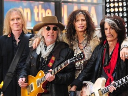 Группа Aerosmith отменила концерты из-за болезни Стивена Тайлера