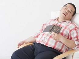 Ученые выяснили, почему скука заставляет человека заснуть