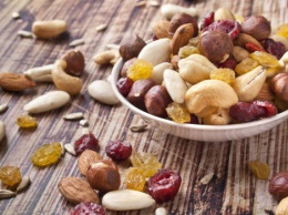 Потеряйте 3 кг всего за 3 дня с использованием смешанных орехов и сушеных фруктов!