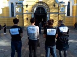 Студентов киевского вуза заставляют молиться